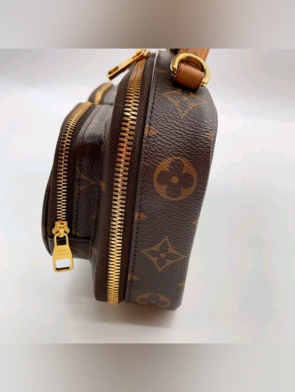 Louis vuitton Monogram Utility Crossbody M80446 W/Box/Dustbag/Strap/Coin pouch - Picture 9 of 16